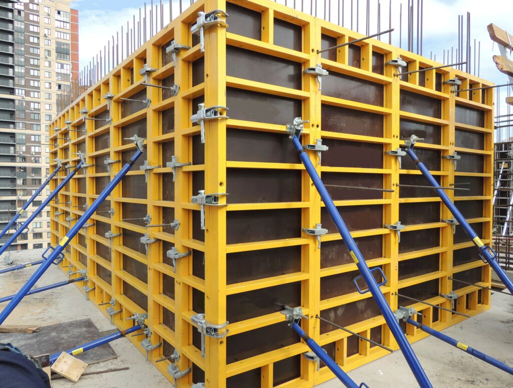 Установка стеновой опалубки